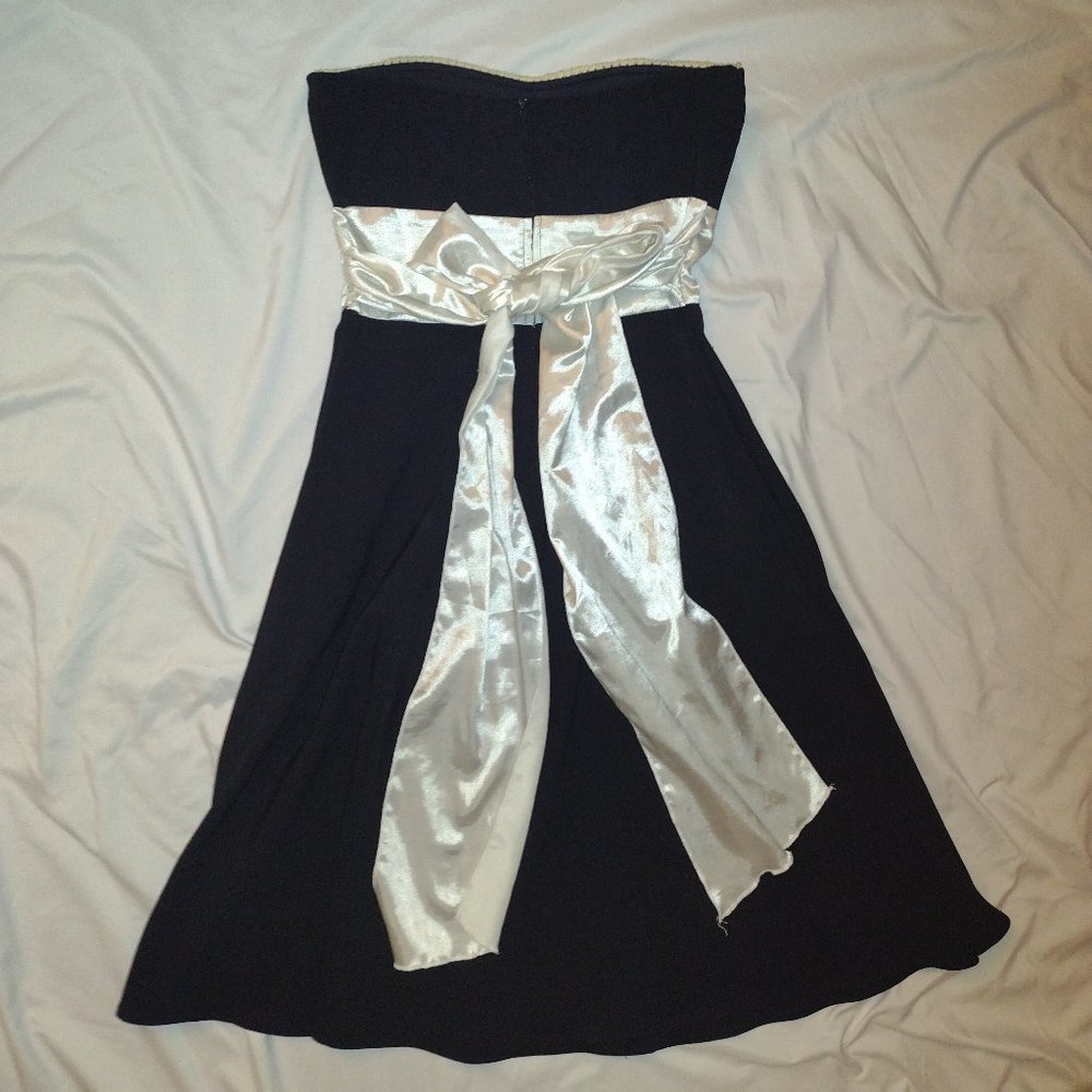 Strapless dress - Picture 7 of 9